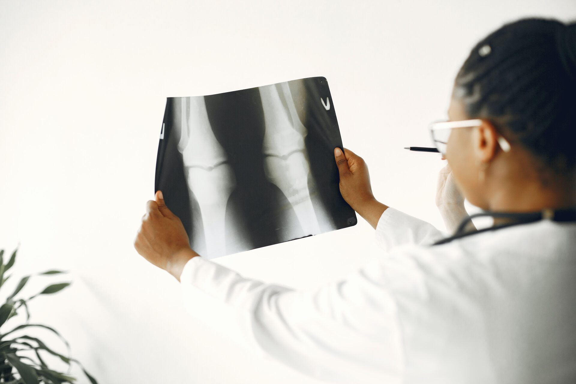 Advancing Orthopaedics: Endoprosthesis, Arthroscopy, and Stem Cells Revolutionize Patient Care